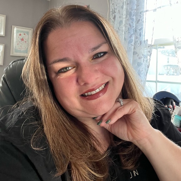 Meet your Posher, Allison - Picture 3 of 6